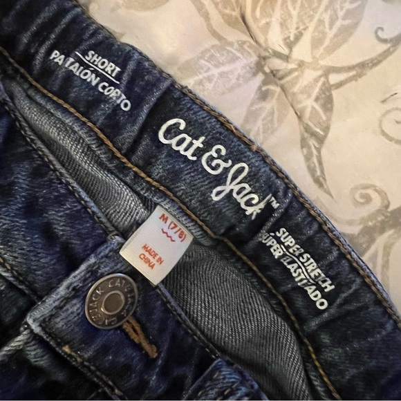 Jean shorts with lace embellishments - Picture 4 of 4